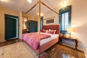 Letto o letti in una camera di Clouds Nest By Aanvis Inn