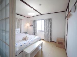 Säng eller sängar i ett rum på Nippori Osaka Nishi-Tengachaya Guesthouse西天下茶屋アパートメント