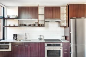 A cozinha ou cozinha compacta de Shaw jr 1br w wd roof gym nr U St WDC-629