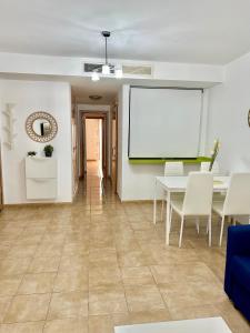 a living room with a white table and a screen at Apartamento E&D in Nerja
