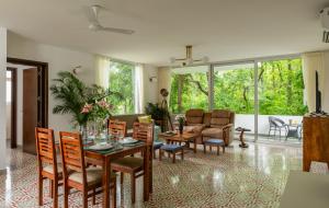 a living room with a dining room table and chairs at El Rosario 2bhk Apartments-Near Candolim-Commom pool-Wifi-24 hour Security in Verem