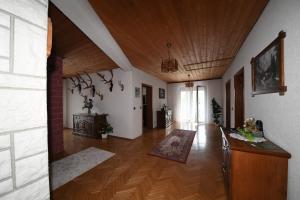 a living room with wooden floors and a wooden ceiling at Stevin ranc in Bosanska Dubica