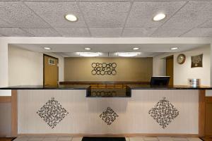 a waiting area of a hospital with a waiting room at Best Western Germantown Inn in Germantown