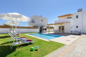 Bazén v ubytování Rhodian Dunes Villas with Private Pool nebo v jeho okolí