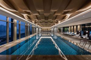 Bazén v ubytování Hilton Quanzhou Riverside nebo v jeho okolí
