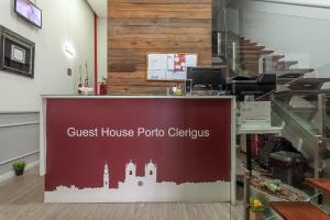 a sign for a guest house poroto stairways in an office at Guest House Porto Clerigus in Porto