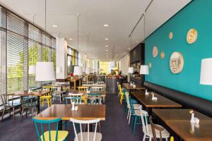 A restaurant or other place to eat at Vienna House Easy by Wyndham Pilsen