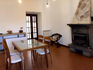 a dining room with a table and a fireplace at Alloggio turistico del centro in Grotte Santo Stefano