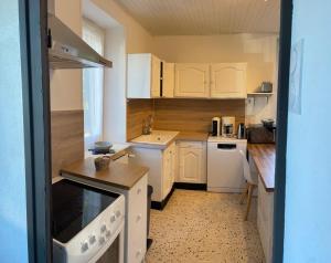 Kuchnia lub aneks kuchenny w obiekcie Le Gîte de Félix - Maison chaleureuse 190m2 - 6 ch - 20pers