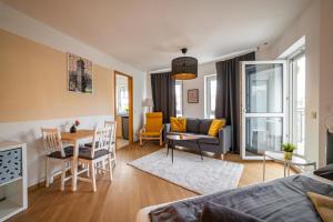 Posezení v ubytování FULL HOUSE Studios - KornhausPremium Apartment - Balkon, WiFi