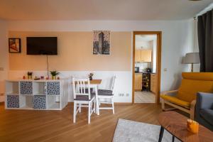 Posezení v ubytování FULL HOUSE Studios - KornhausPremium Apartment - Balkon, WiFi