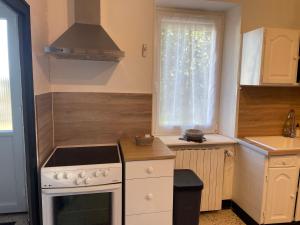 Kuchnia lub aneks kuchenny w obiekcie Le Gîte de Félix - Maison chaleureuse 190m2 - 6 ch - 20pers