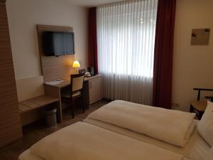 Postel nebo postele na pokoji v ubytování Hotel Mühleneck