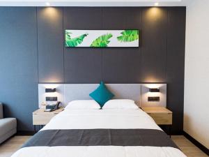 Letto o letti in una camera di Thank Inn Plus Datong Senyuan Building High-Speed Railway Station