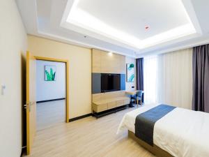 Letto o letti in una camera di Thank Inn Plus Datong Senyuan Building High-Speed Railway Station