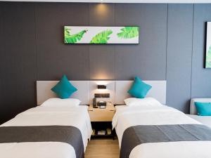 Letto o letti in una camera di Thank Inn Plus Datong Senyuan Building High-Speed Railway Station