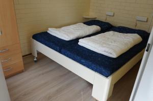 Postel nebo postele na pokoji v ubytování Kustverhuur, Park Schoneveld, Duinroos 181