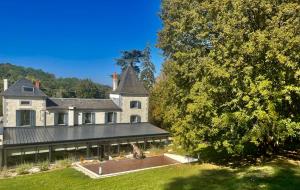 Richard Lequet Domaine gastronomique du Val d Atur外面的花园