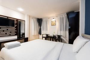 Postel nebo postele na pokoji v ubytování Sen Sai Gon Hotel - Ben Thanh Market