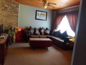 Χώρος καθιστικού στο Emakhonkosi Guest House