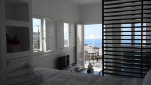 a bedroom with a bed and a view of a patio at Lemon Tree Houses in Áno Meriá