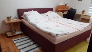 Postel nebo postele na pokoji v ubytování Berta Apartman