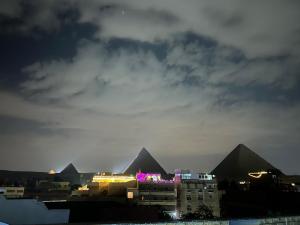Foto dalla galleria di Ahmose Pyramids view inn a Il Cairo