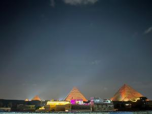 Foto dalla galleria di Ahmose Pyramids view inn a Il Cairo