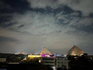 Foto dalla galleria di Ahmose Pyramids view inn a Il Cairo