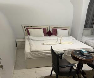 Letto o letti in una camera di Ahmose Pyramids view inn