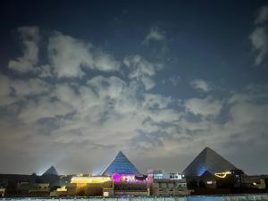 Foto dalla galleria di Ahmose Pyramids view inn a Il Cairo
