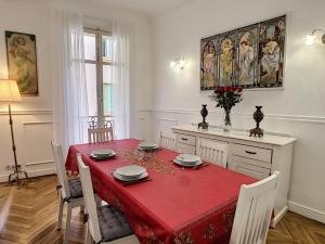 Nestor&Jeeves - PALAZZO VERDI - Central