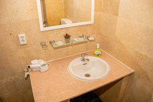 Koupelna v ubytování Occidental Wise Transit Hotel