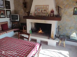 a living room with a fireplace with a table and a couch at casale fucino monolocale in Avezzano