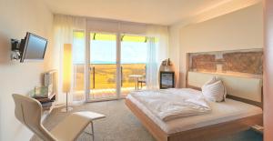 TV a/nebo společenská místnost v ubytování Hotel AVIVA - für Singles & Alleinreisende