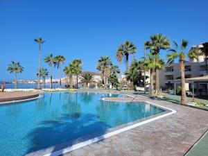 Bazén v ubytování Costa Mar nebo v jeho okolí