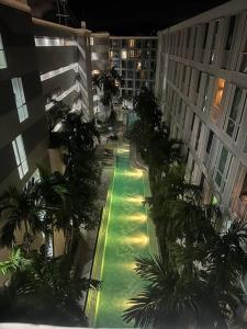 วิวสระว่ายน้ำที่ Condominium near Central Phuket หรือบริเวณใกล้เคียง