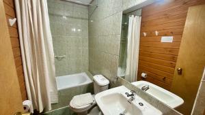 Um banheiro em Hotel El Coihue
