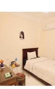 Letto o letti in una camera di Ahmose Pyramids view inn