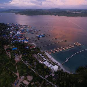 an aerial view of a harbor with boats in the water at Koh Sdach Resort in Kaoh Sdach