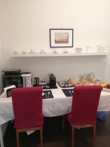 A kitchen or kitchenette at I DIOSCURI