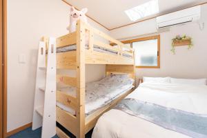 a bunk bed in a bedroom with a bunk bed in a room at YUKIMARU in in Tokyo