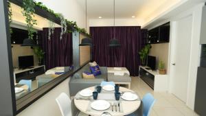 a room with a table and chairs and a couch at Moderno Luxury Suite@Robertson Kuala Lumpur in Kuala Lumpur