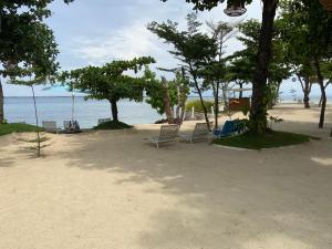 Galeriebild der Unterkunft Ma Roberta @ Tambuli Resort with fast WIFI in Maribago