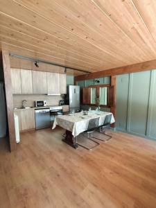Kuchyň nebo kuchyňský kout v ubytování Turisme Rural Ca l'Axai casa 3