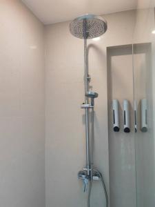 a shower in a bathroom with a glass door at 芭提雅高层海景奢华公寓The Riviera Jomtien生香家直达海滩3206 in Jomtien Beach