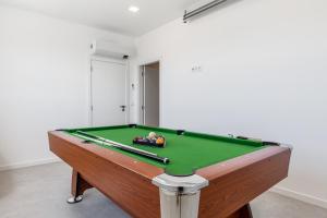 a pool table in a room with afits at Villa Locki in Lourinhã