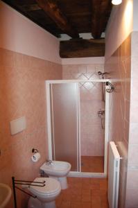 A bathroom at Il Nido - Private villa with pool and jacuzzi