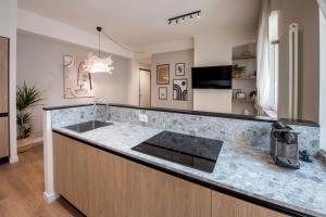 a kitchen with a sink and a counter top at 224 - Ma & Ma Luxury Apartment, 500metri da mare e spiaggia, vicino alla Baia del Silenzio - PARCHEGGIO GRATIS PRIVATO INCLUSO in Sestri Levante