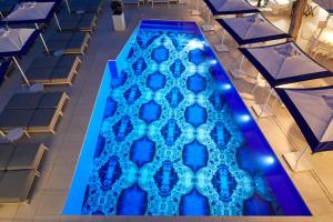 an overhead view of a swimming pool with blue lights at Hotel Scalinatella in Capri